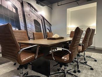 Co-working & tech-equipped conference room